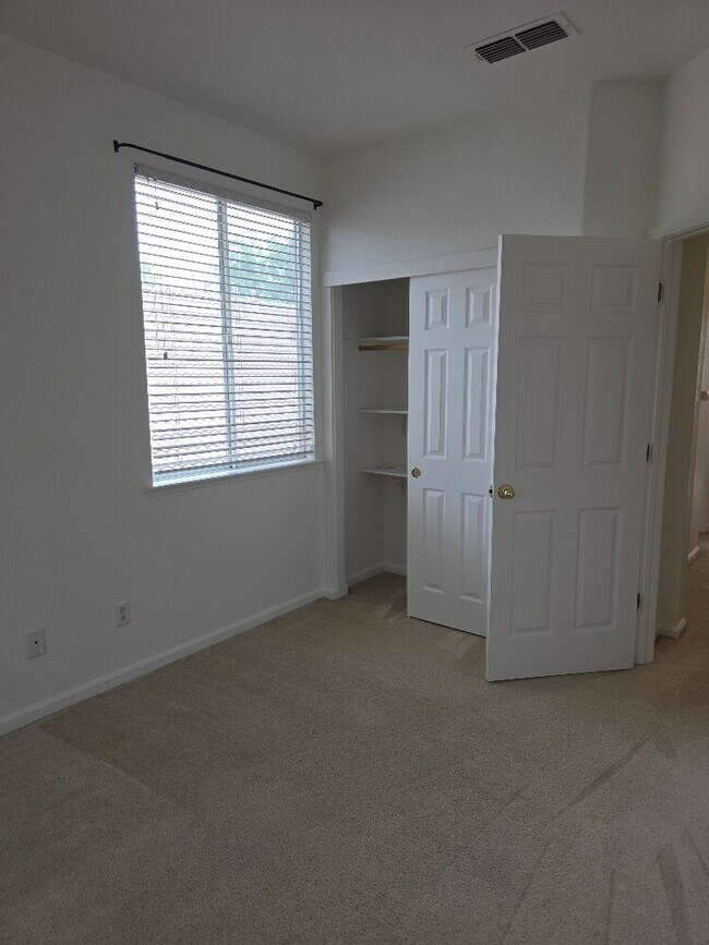 Building Photo - Beautiful house for rent in Folsom 4 bd 3 bath 1920 sq feet