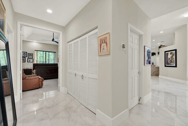Building Photo - Elegant 4-Bedroom Pool Home in Exclusive G...