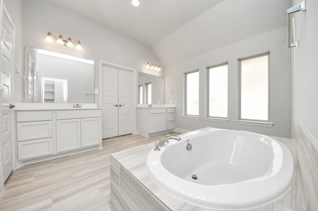 Building Photo - 4412 Mesquite Terrace Dr