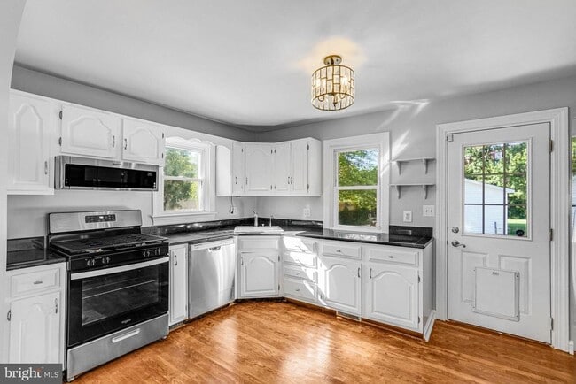 Building Photo - 8230 Gregory Dr