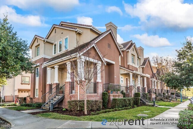 Building Photo - 3 br, 2.5 bath Townhome - 1052 Green Stree...