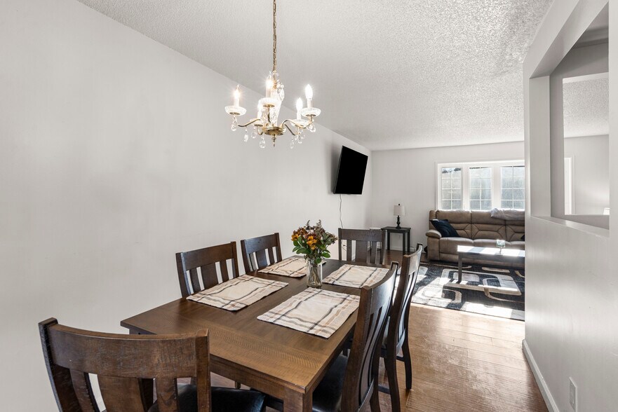 Building Photo - 4612 S Carefree Cir