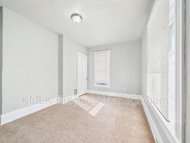 Building Photo - 635 Hazel St