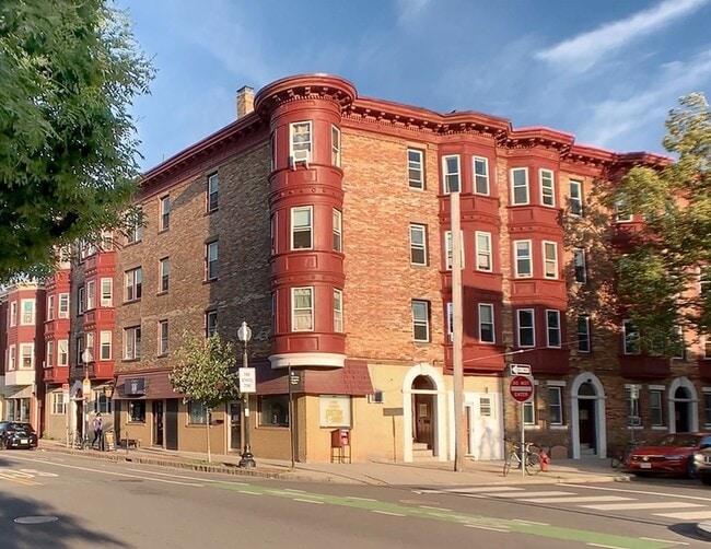 Building Photo - 148 Berkshire St