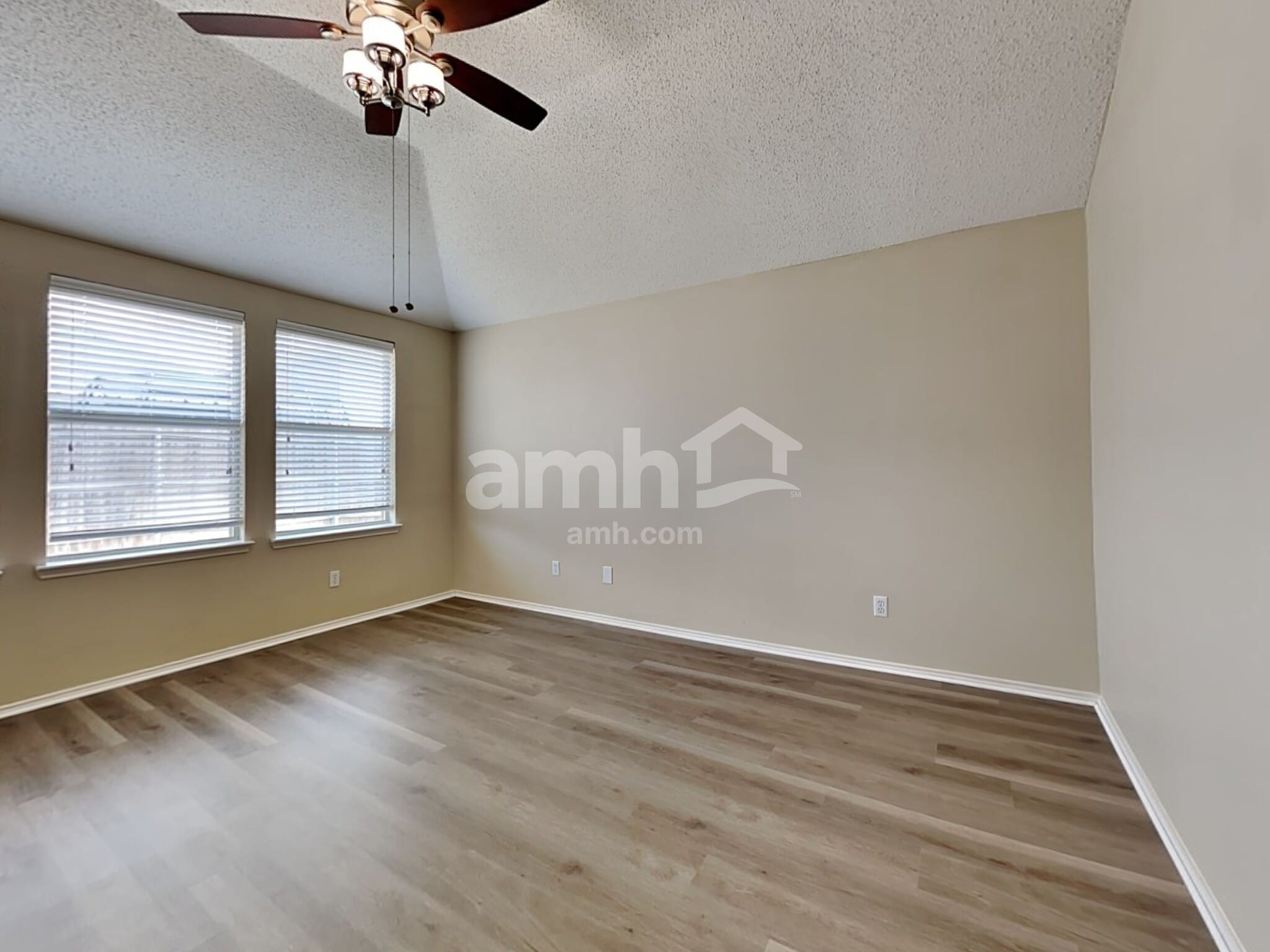 Building Photo - 517 Pinto Ln