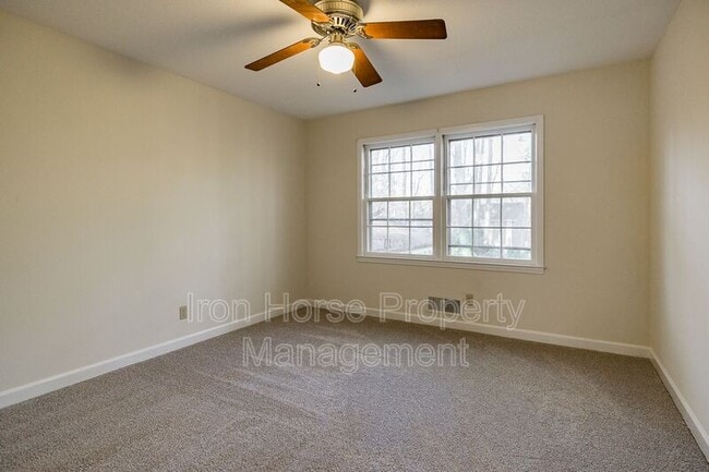 Building Photo - 265 Ponderosa Dr