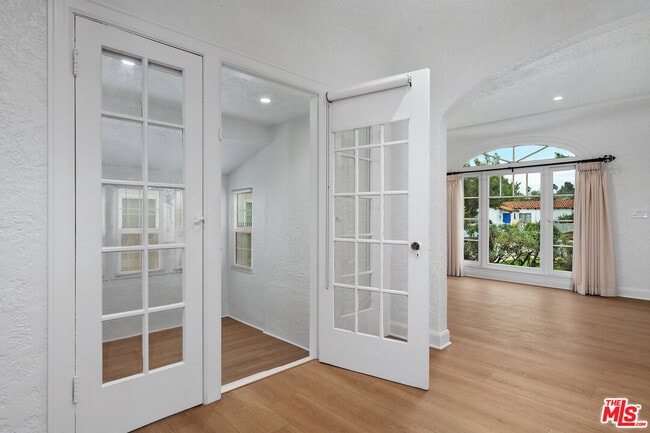 Building Photo - 827 23rd St