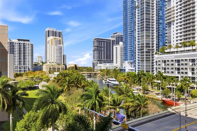 Building Photo - 511 SE 5 Ave