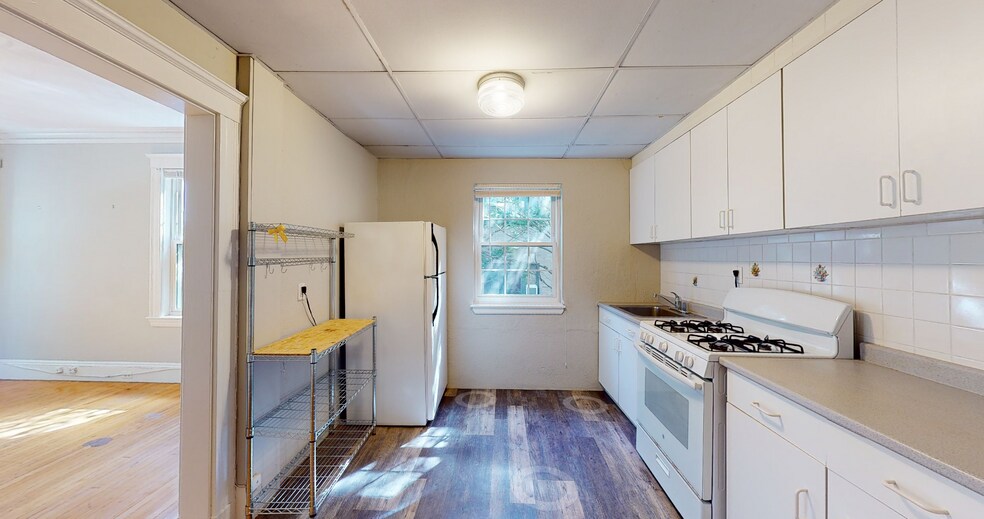 Building Photo - 8A Forest St