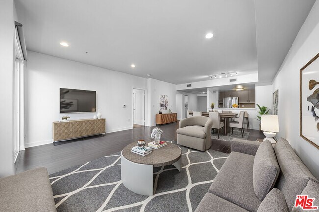 Building Photo - 436 S Virgil Ave