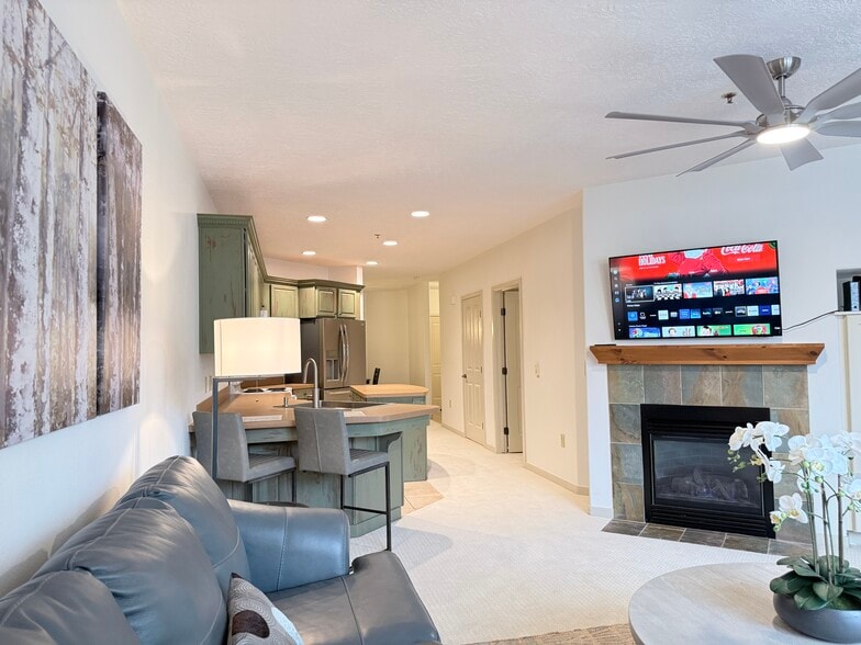 Building Photo - 1325 S Hwy 89