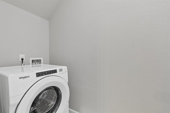 Building Photo - 12123 Parade Park Pl