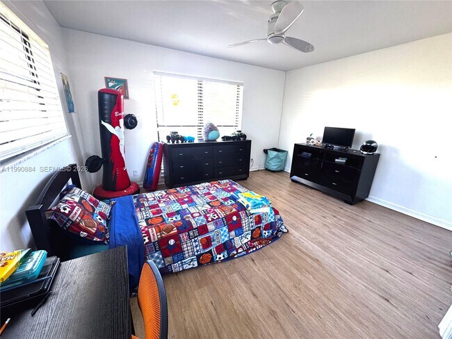 Building Photo - 4905 Bayberry Ln