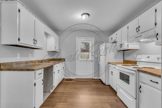 Building Photo - Two Bedroom Ranch Duplex in North Columbia (1/2 off first months rent)!