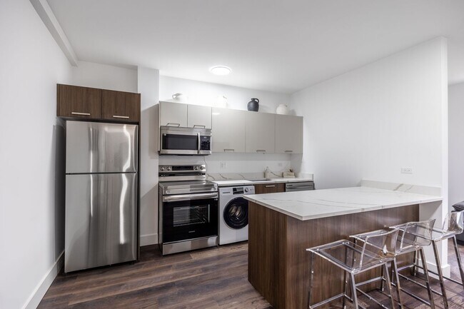 Building Photo - Brand NEW 2-Bedroom in the heart of Andersonville with Separate Kitchen, In-Unit Laundry & Sunlig...