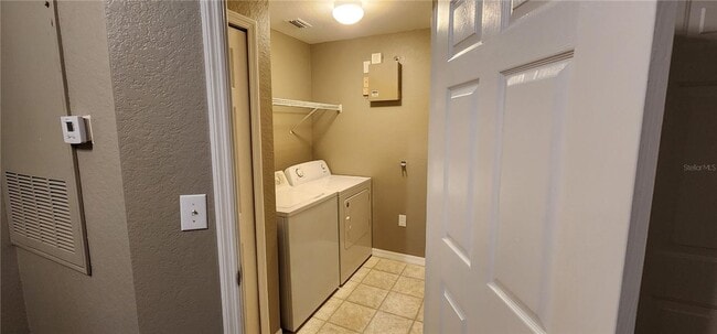 Building Photo - 1/1 Third Floor condo in Cypress Fairway