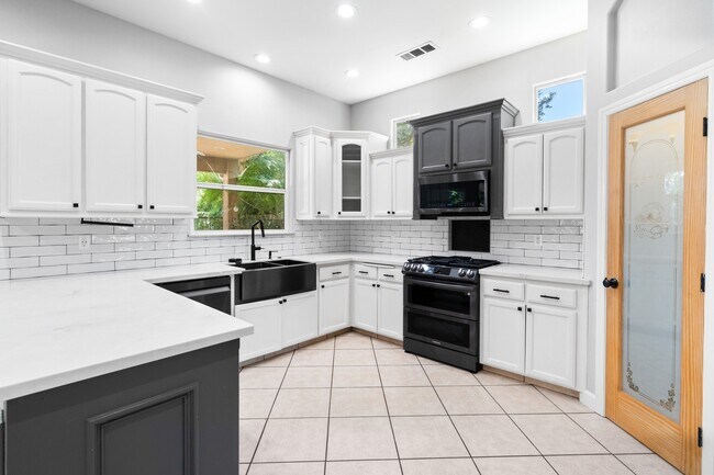 Building Photo - 687 Glenn View Ct