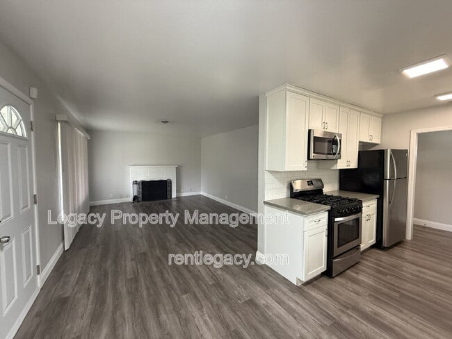 Building Photo - 2013 Edison Ave