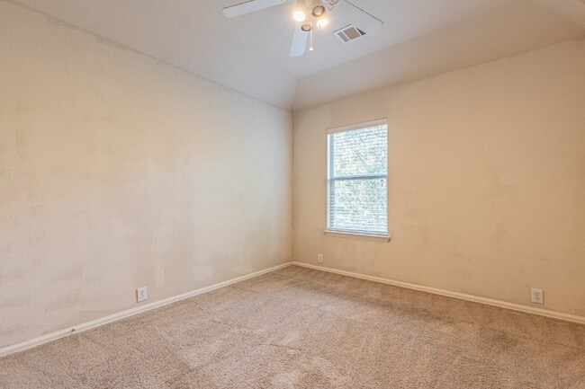 Building Photo - 1303 Alpine Pond