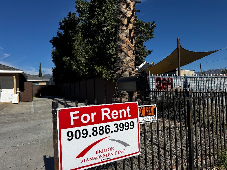 Building Photo - 282 E 2nd St