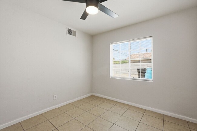 Building Photo - 1036 N 16th St