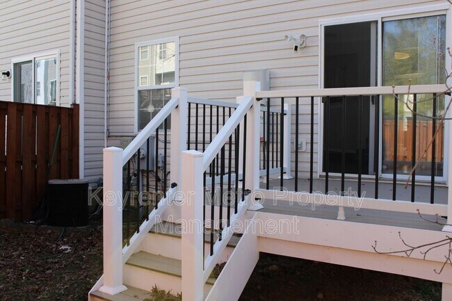 Building Photo - 9900 Prince Royal Pl