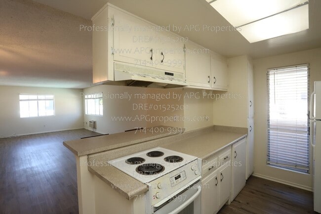 Building Photo - 414 N Clark St
