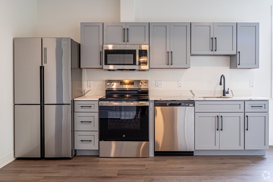 1BR, 1BA - 700SF - Kitchen - Station House Apartments