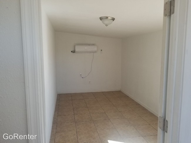 Building Photo - 5 br, 2 bath House - 911 S Drew St