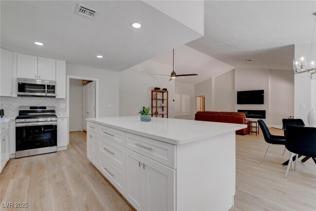 Building Photo - 3040 Hidden Treasure Dr