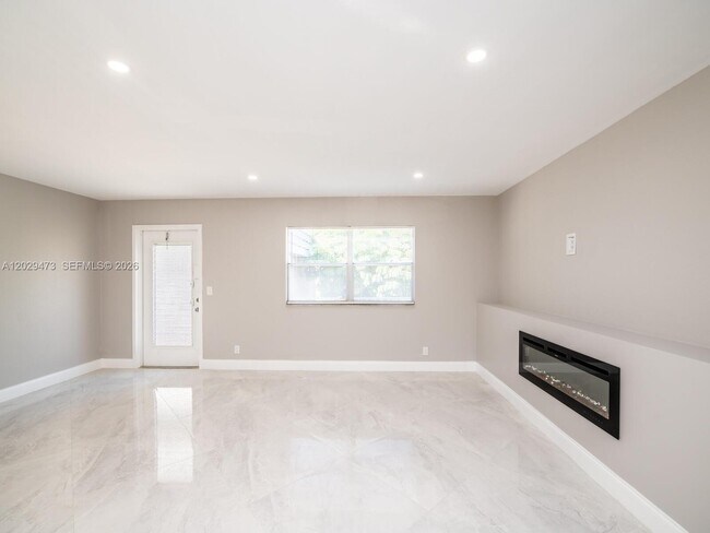 Building Photo - 718 Brittany Park