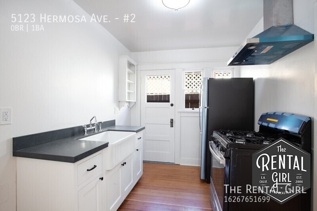 Building Photo - 5123 Hermosa Ave