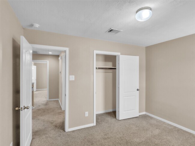 Building Photo - 1418 Banbury Ct