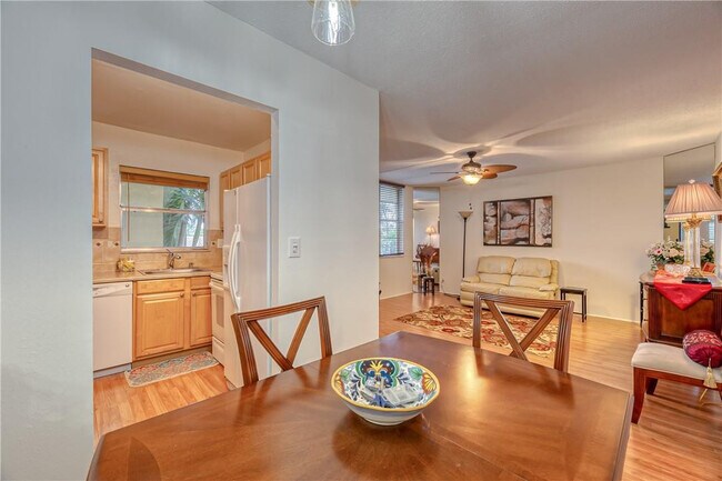 Building Photo - 2400 NE 10th St