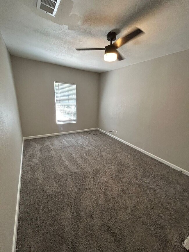 Building Photo - 4915 Heyworth Ave