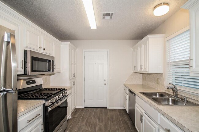 Building Photo - 8808 NW 85th Pl