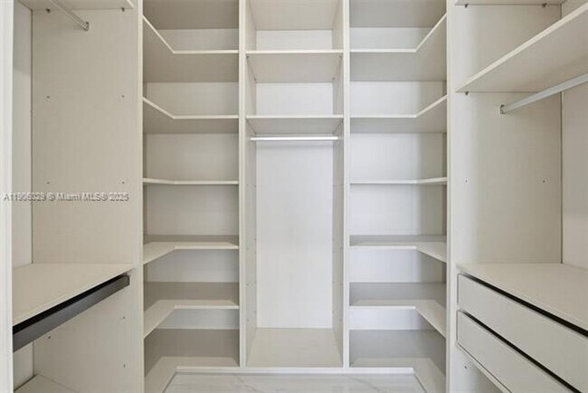 Building Photo - 700 NE 24th St