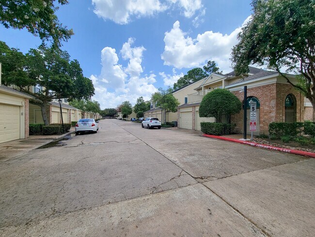 Building Photo - 755 Bering Dr