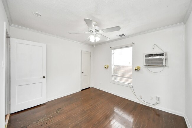 Building Photo - 7722 Elm St