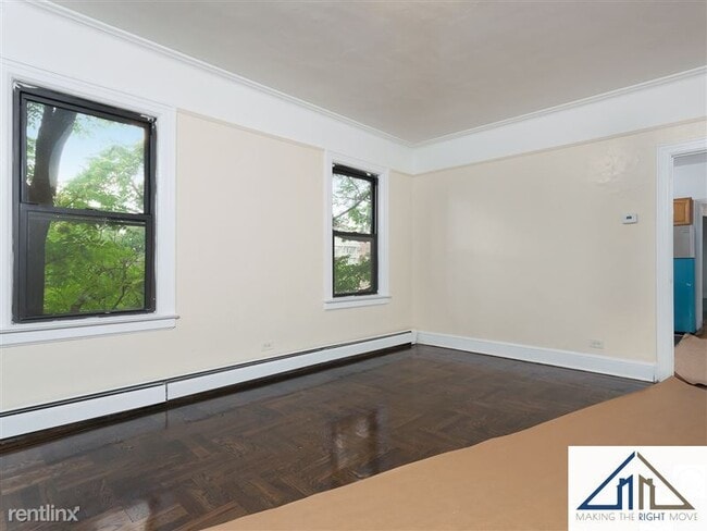 Building Photo - 155 E 206th St