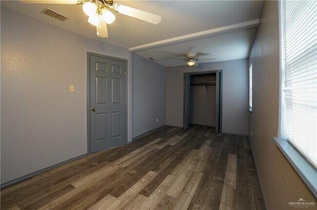 Building Photo - 204 E Gomez Dr
