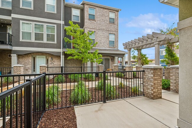 Building Photo - 1792 W Torlundy Dr