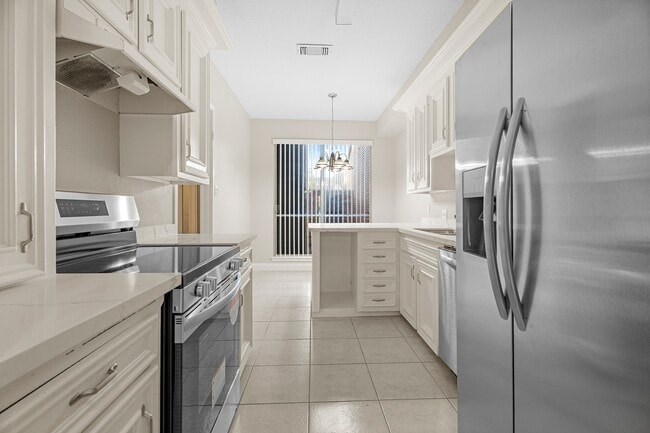 Building Photo - 304 E Adoue St