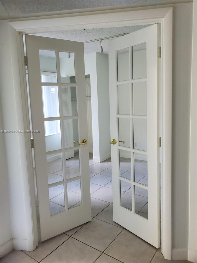 Building Photo - 1154 Coral Club Dr