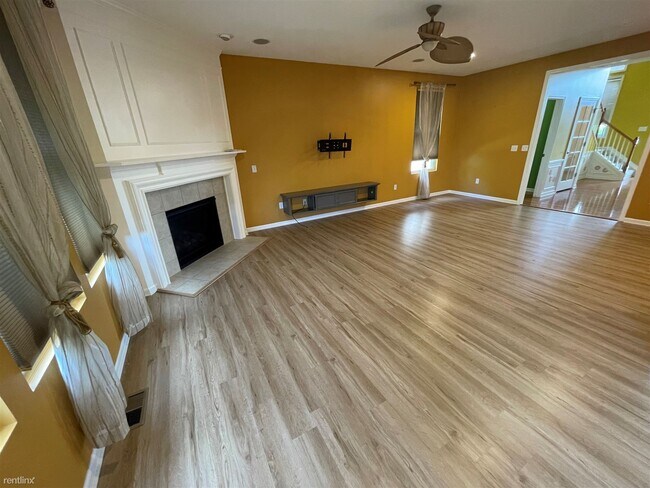 Building Photo - 4 br, 2.5 bath House - 45101 Bartlett Dr
