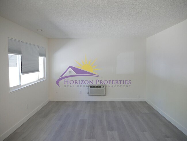 Building Photo - 908 Dornajo Way