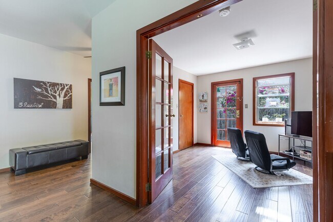 Building Photo - A Hidden Gem in Pasadena’s East End