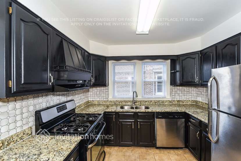 Building Photo - 9625 S Maplewood Ave