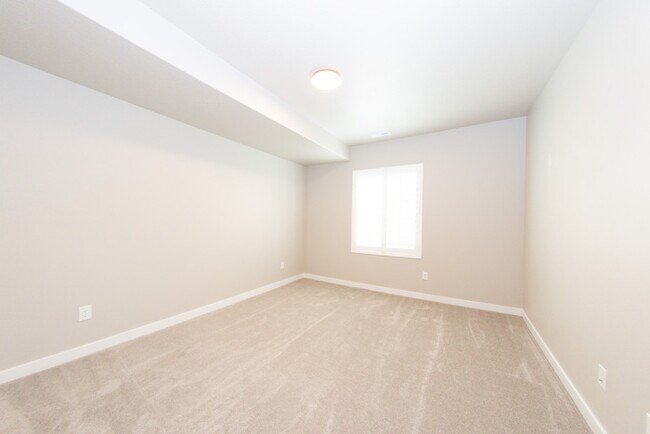 Building Photo - Modern Farmhouse Rambler – 7 Bed, 4 Bath –...