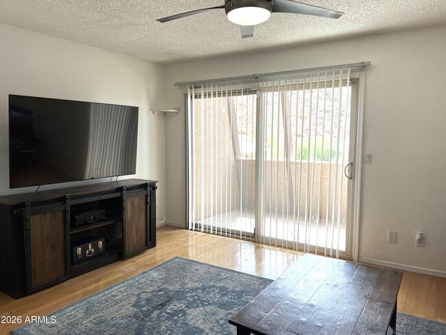 Building Photo - 1601 W Sunnyside Dr